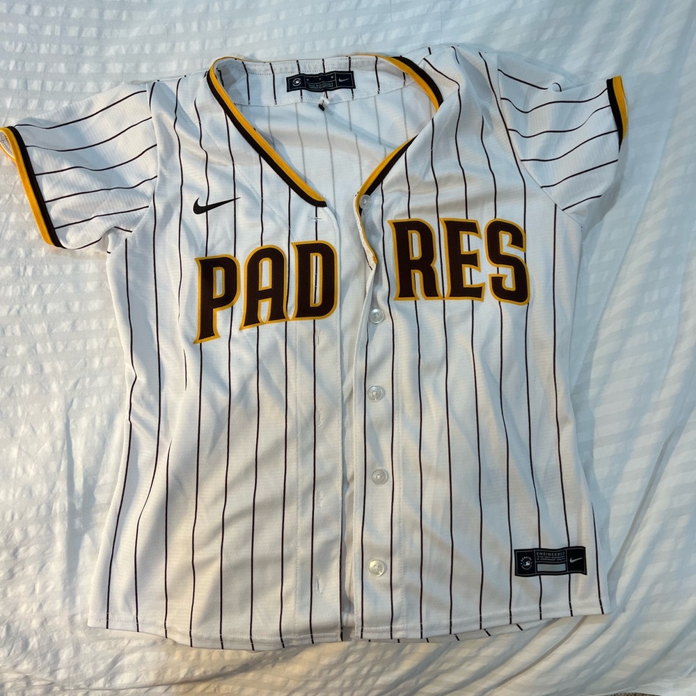 Women’s Padres Medium button up jersey. Worn once